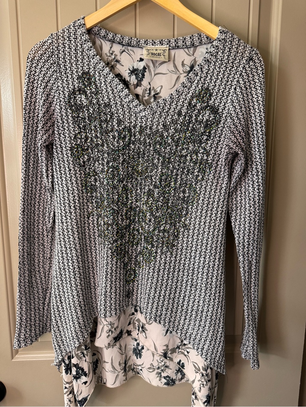 Vocal Black & White Knit V-Neck Tunic with Floral Layered Hem